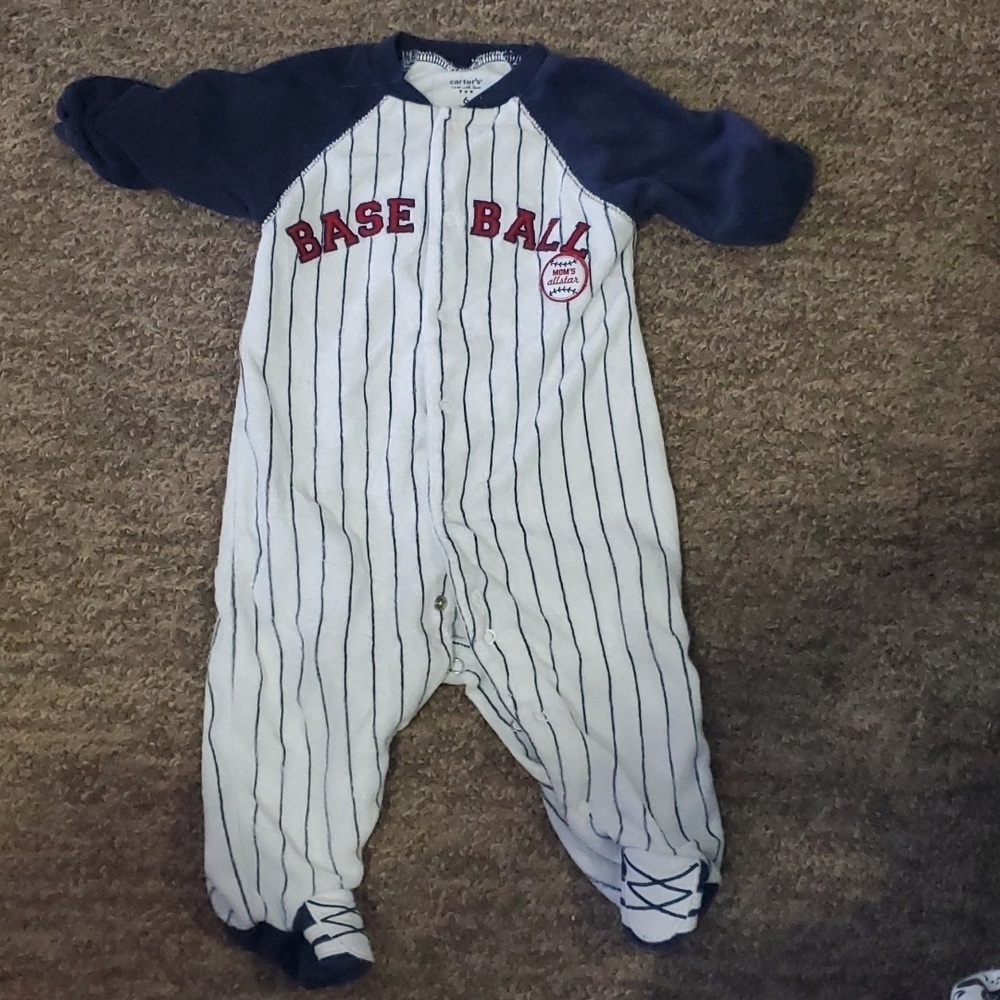 Carter's onesie size 6 months